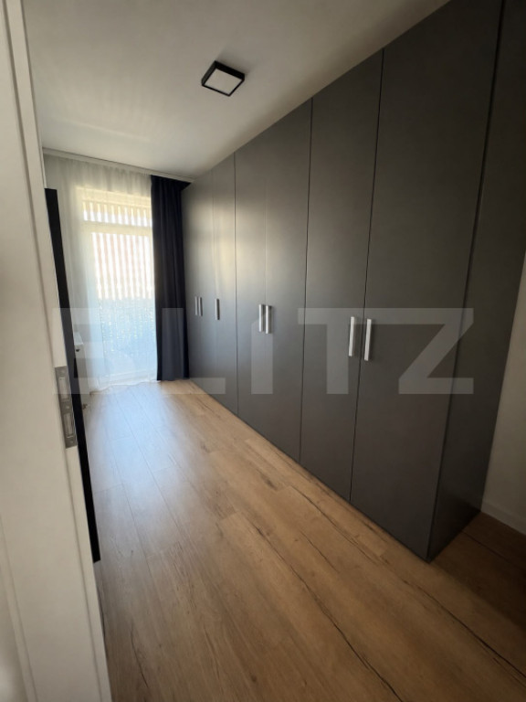 Apartament 3 camere de vanzare, decomandat, 63 mp, zona Bros