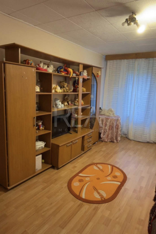 3 camere, 1/8, 68 mp, bloc 1980-Apusului