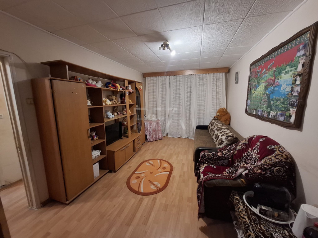 3 camere, et 1/8, 68 mp, bloc 1980-Apusului