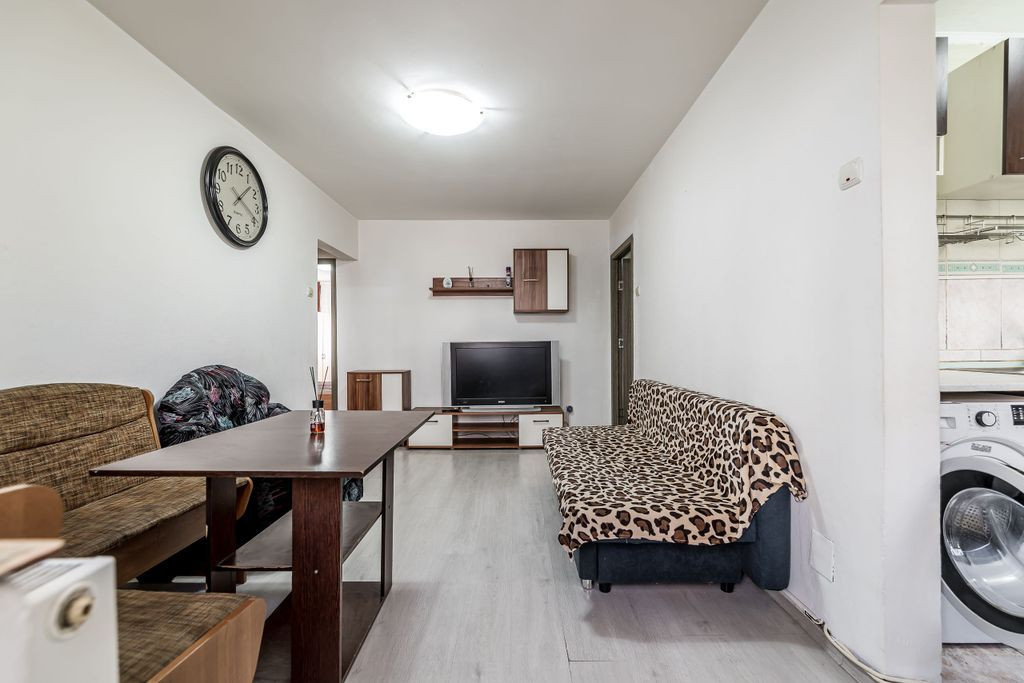Apartament cu 3 camere, etaj 1 + loc de parcare pe Aleea Predeal