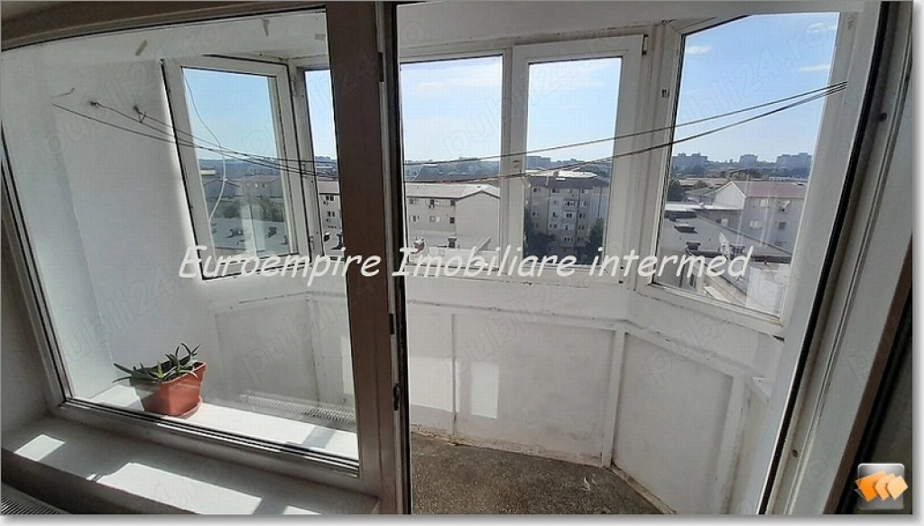 Apartament 4 camere decomandate zona Poarta 6