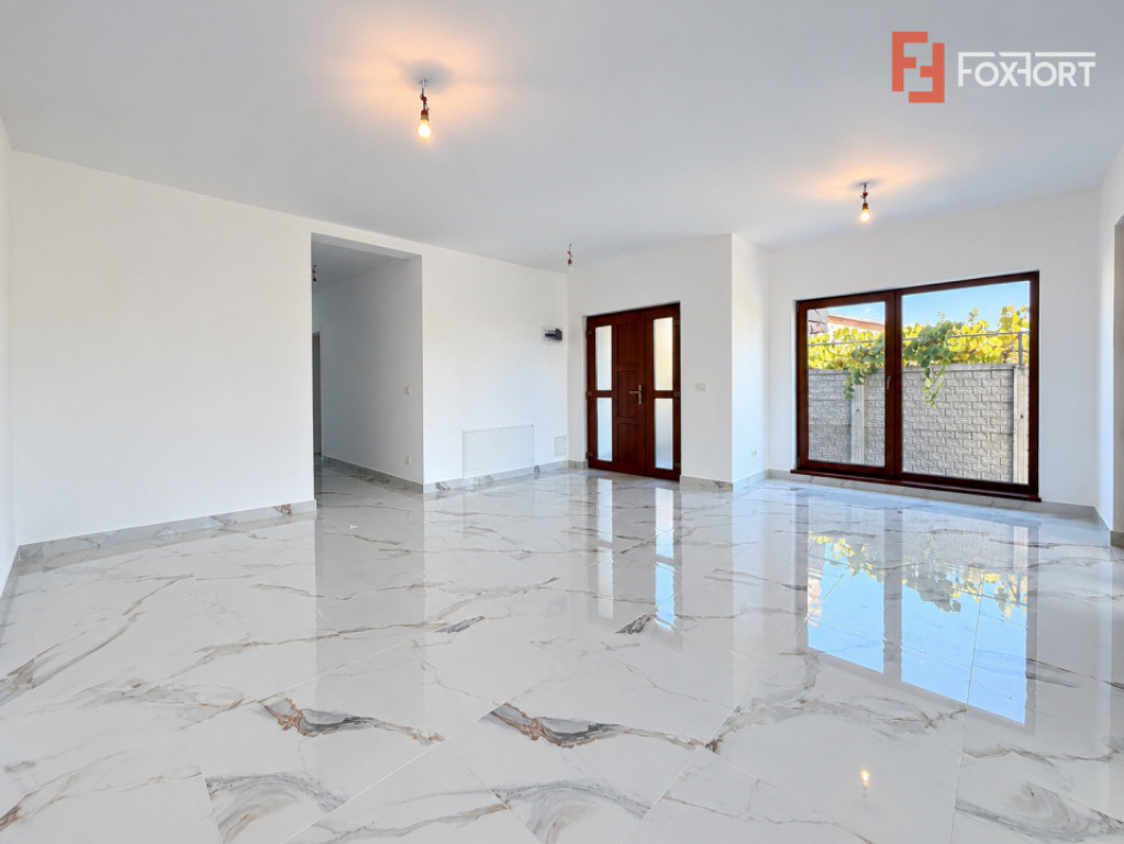 Casa individuala cu 4 camere, teren 900 mp, cu toate utilita