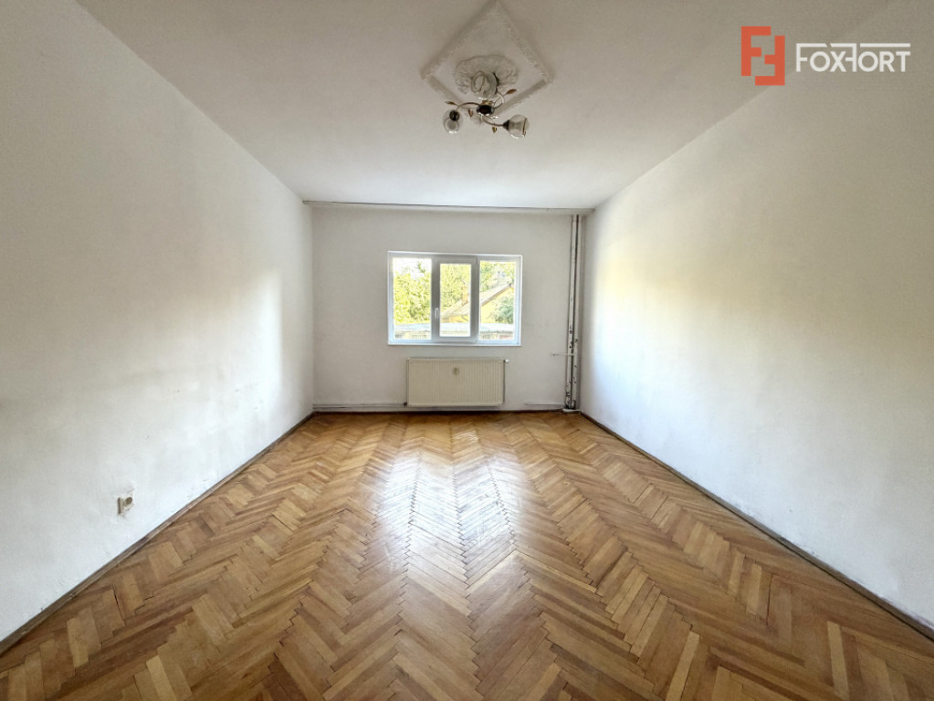 Apartament cu 2 camere nemobilat, centrala proprie - zona To