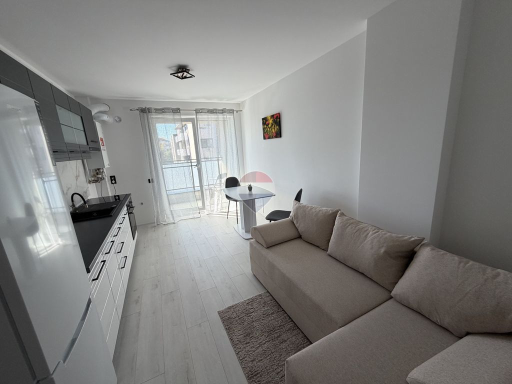 Apartament cu 4 camere de închiriat , 98 mp, Bd. Regele Mi