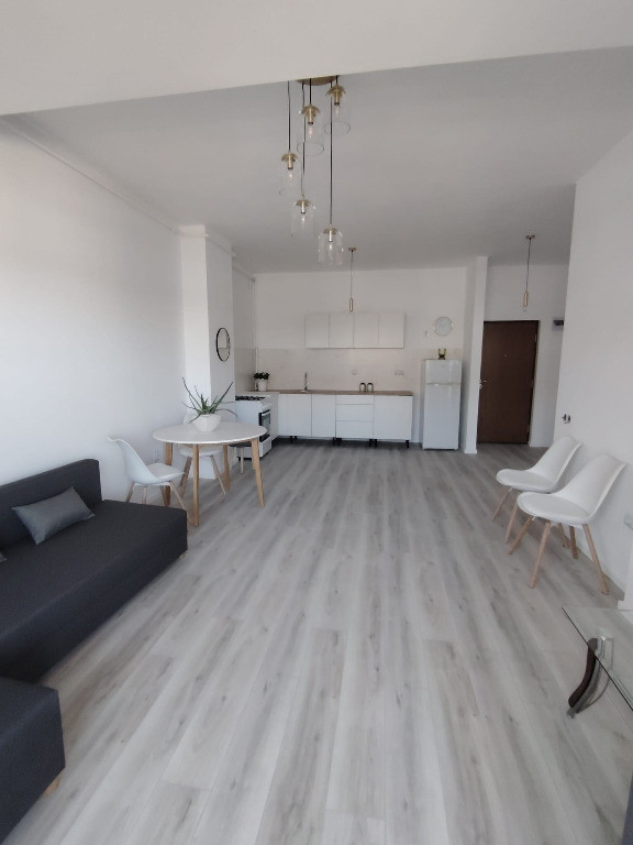 Inchiriere Apartament 2 camere semidecomandat, 45 mp, Eroilor