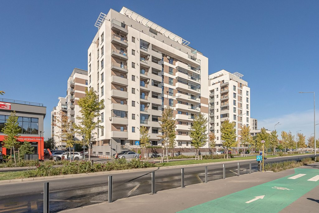 Ap 2 camere decomandat, terasă închisă și loc parcare, etaj