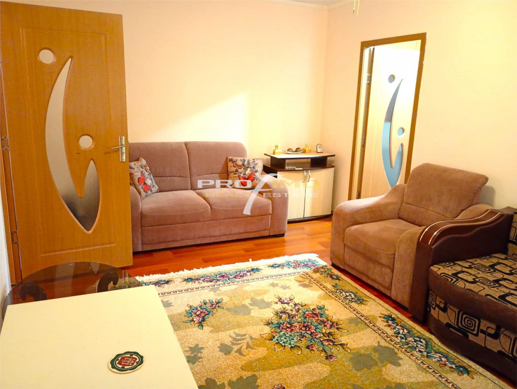 Apartament 2 camere, parter inalt, semidecomandat, Piata Tom