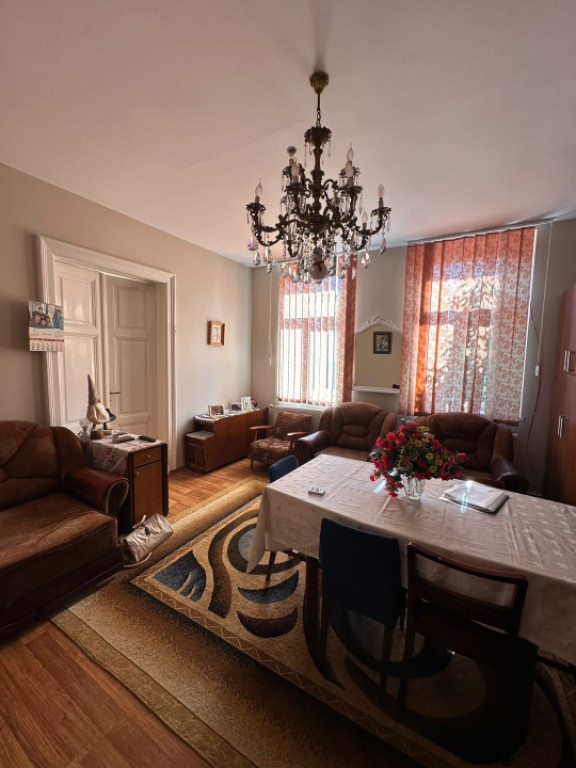 Casa de vanzare, 98 mp, zona Centrala, Radauti