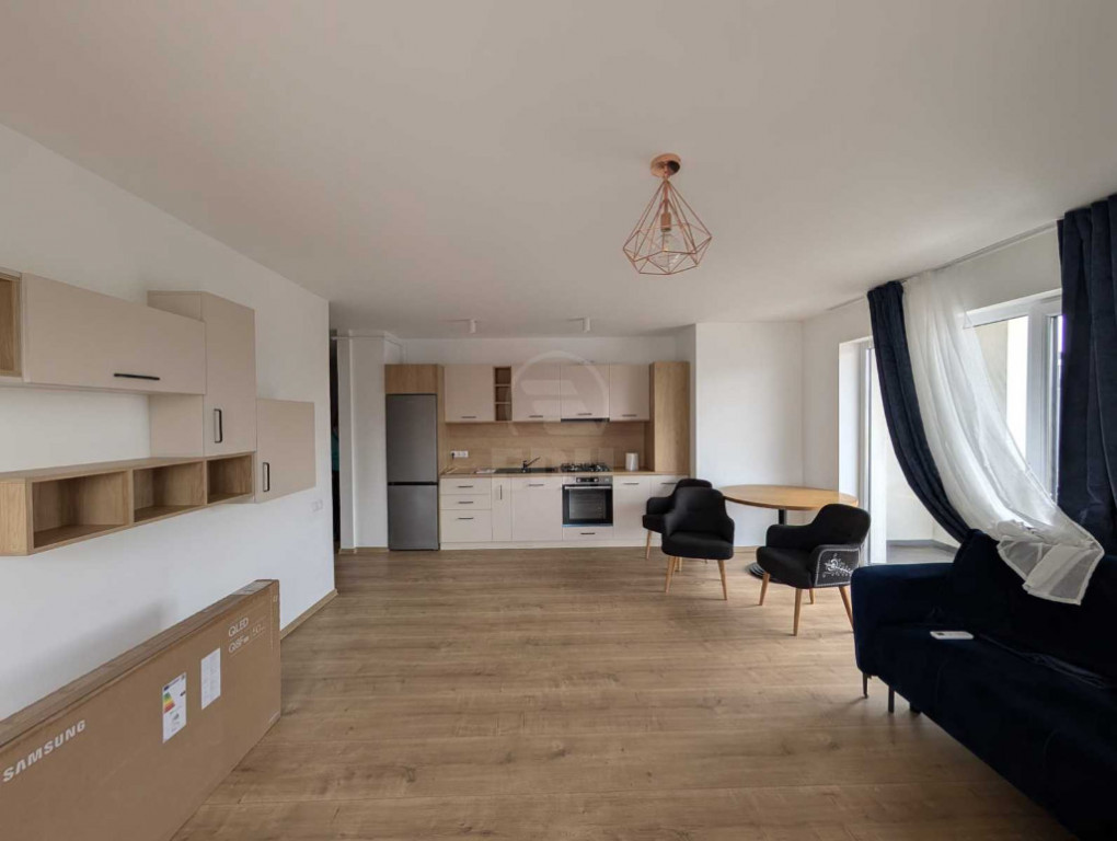 Apartament cu 3 camere, terasă de 15 mp și parcare proprie – Eroilor