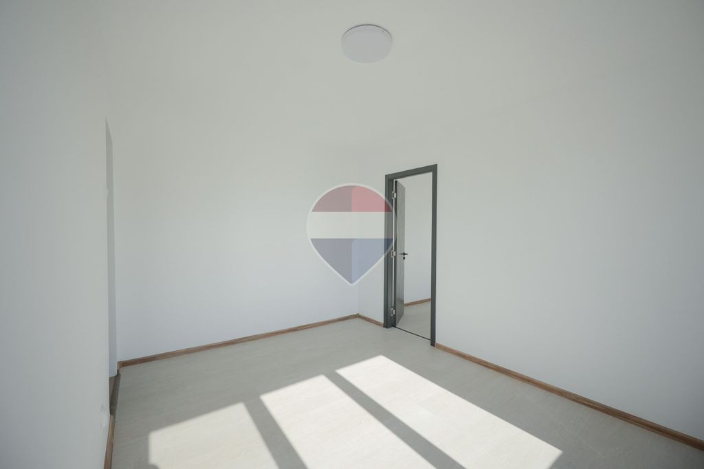 De vânzare apartament cu 2 camere, în Rogerius
