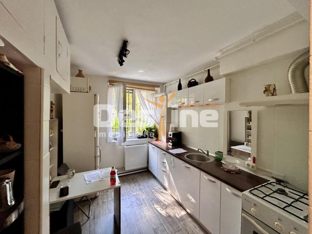 Apartament 2 camere, parter, centrala proprie, renovat, Cina, Ploiesti