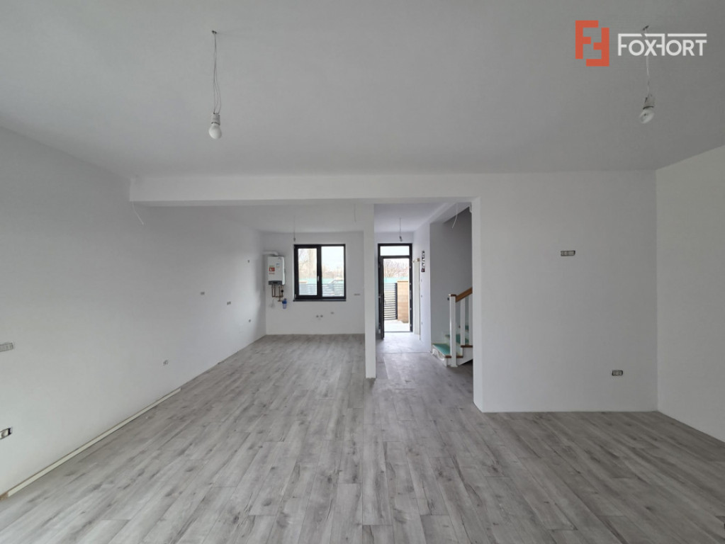 Duplex cu 4 camere de vanzare in Utvin