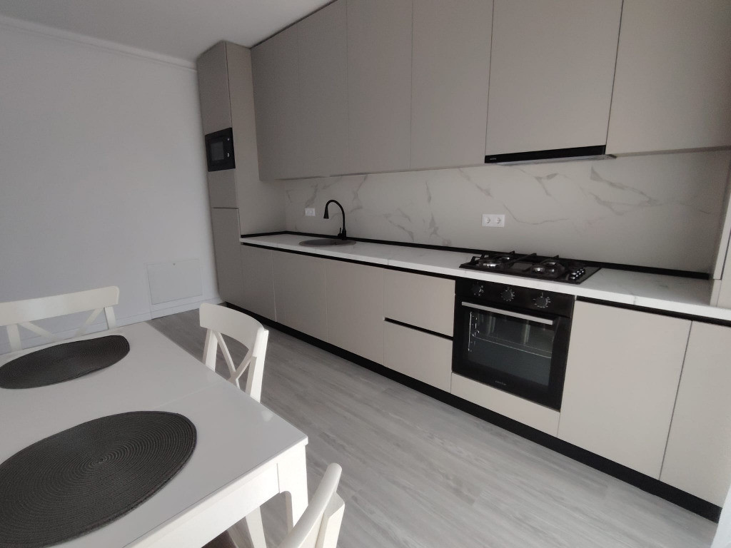 Inchiriere Apartament 1 camera decomandat, 40 mp, Eroilor