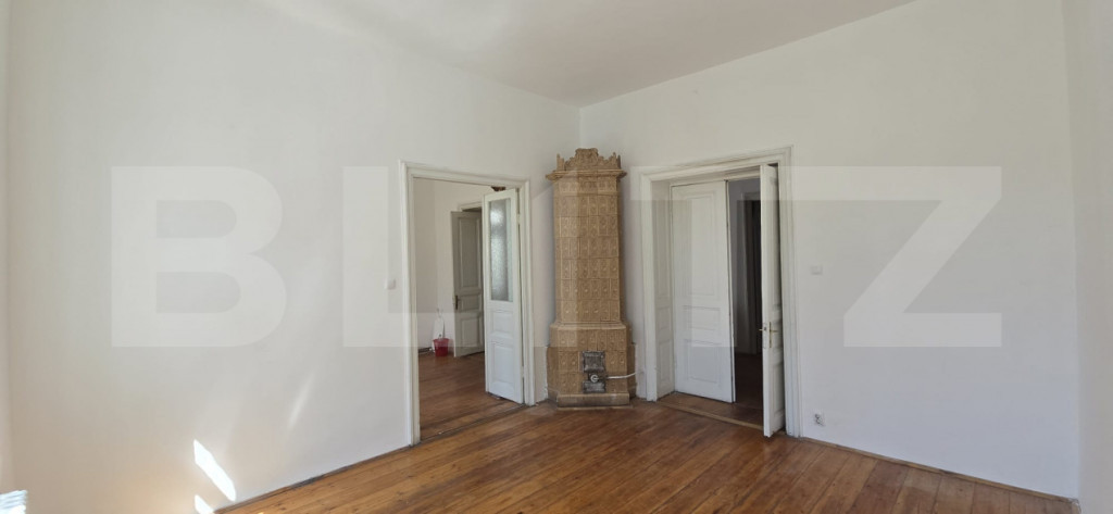 Casă boierească P+M, 7 camere, 227 mp utili, în zona cent