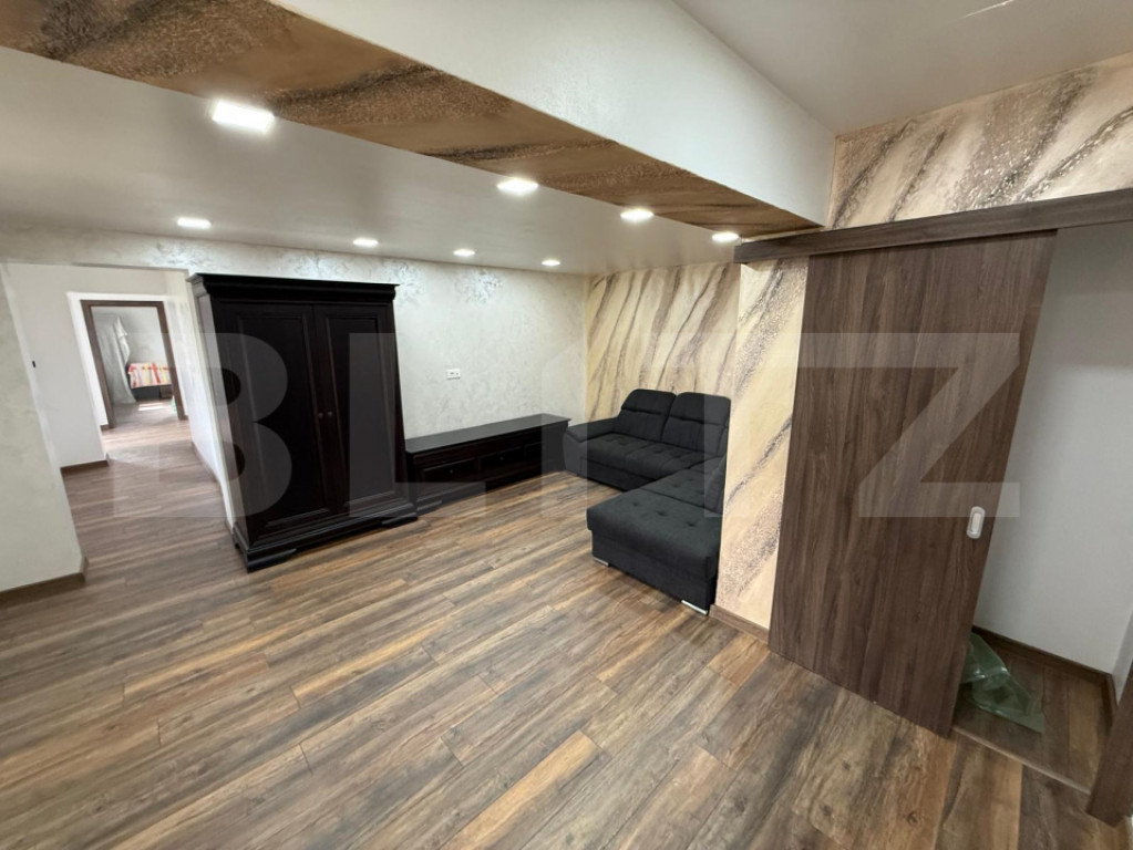 Casa pe parter+casa de oaspeti, 3000 mp teren, zona Cotofeni