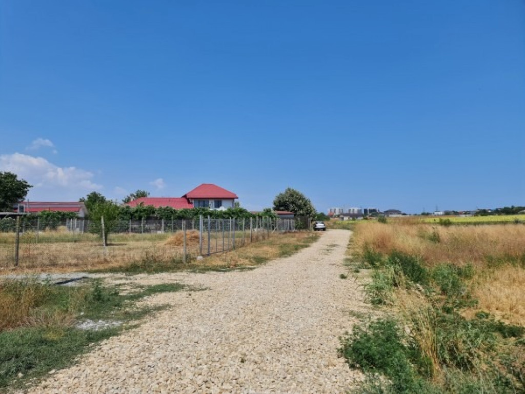Teren de vanzare in Lazu