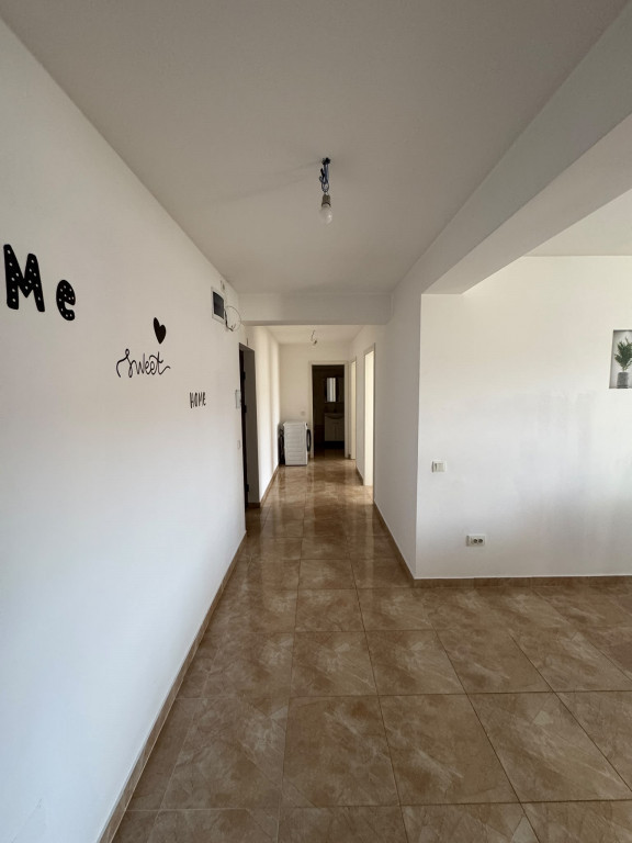 Vând apartament cu 3 camere decomandat