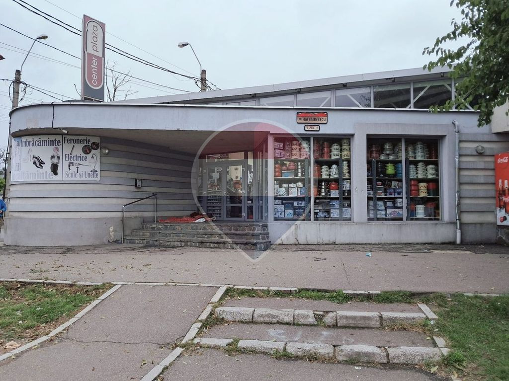 Boxă de închiriat Piața Izvoare cu vitrină