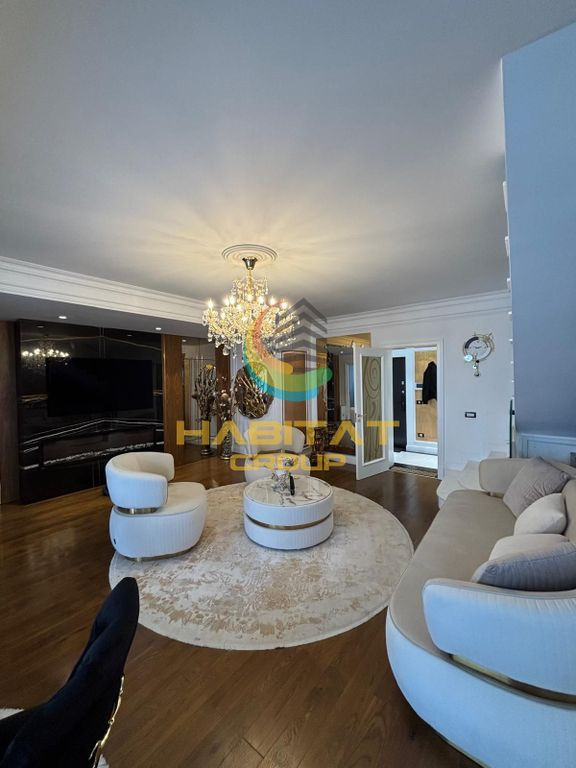Penthouse Terasă Panoramică, Jacuzzi și Saune | 335 mp |
