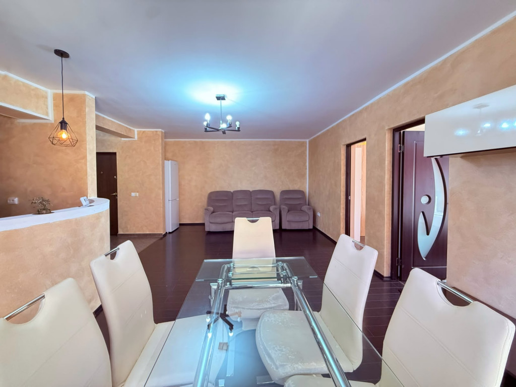 Inchiriere Apartament 4 camere, bloc 2008, parcare, Hotel Ro