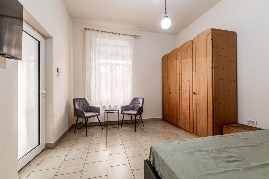 Apartament pe două nivele în Piața Catedralei, Arad.