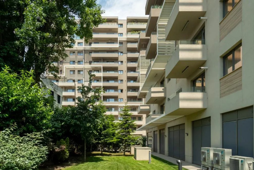 Bloc reabilitat*65 mp*etaj 2*boxă proprie*2 balcoane*Spital