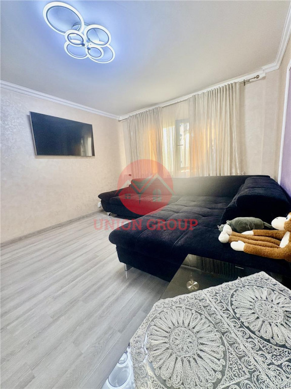 Casă 4 camere cu 2 intrări, garaj și teren 1751mp– C...
