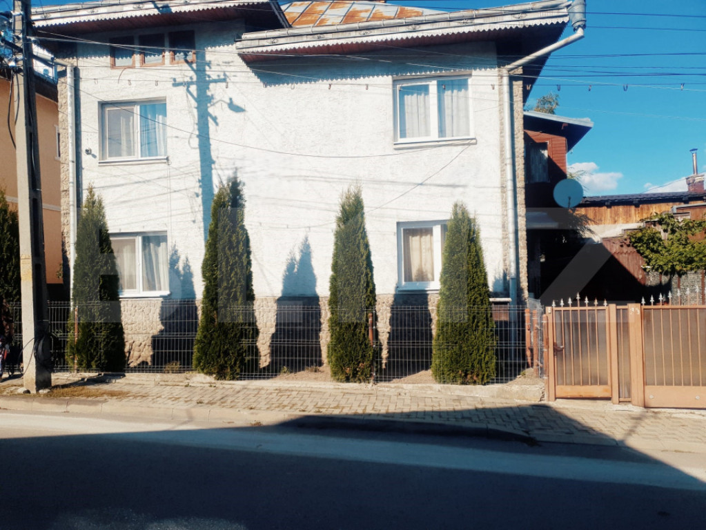 Casa 5 camere, 176 mp, utilata, mobilata in Vatra Dornei