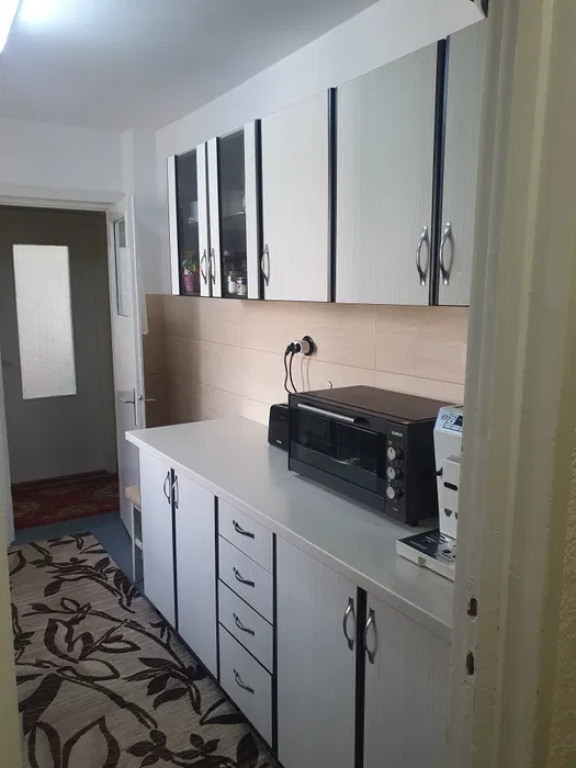 Apartament 4 camere, 100 mp, decomandat, cartier Burdujeni