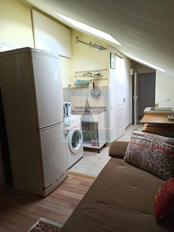 Camera 20 mp, situată la mansarda-zona Racadau