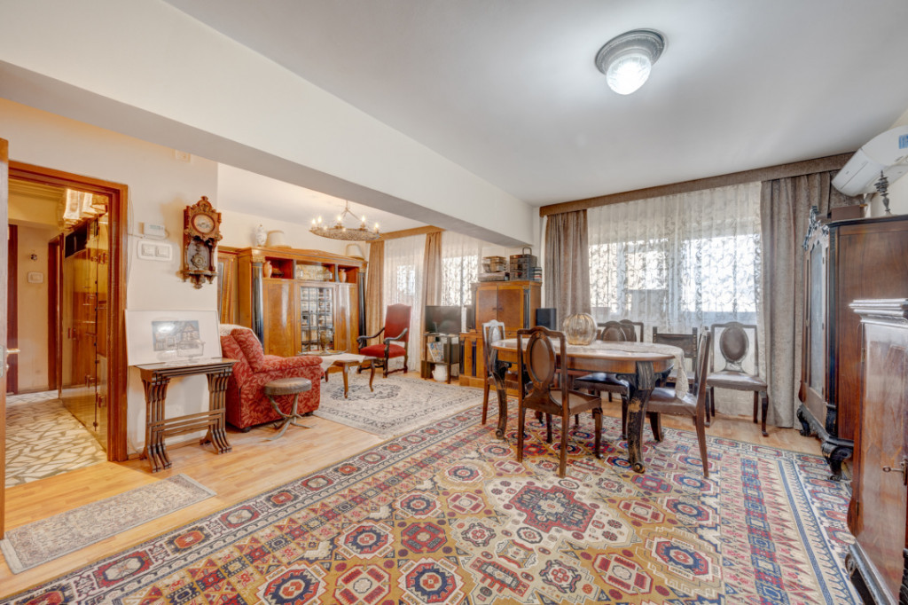 Apartament de 4 camere cu 3 băi, 137mp, centrală proprie,