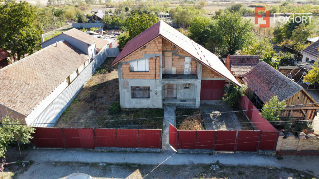 Casa individuala la rosu, intabulata - Uliuc - Sacosu Turces