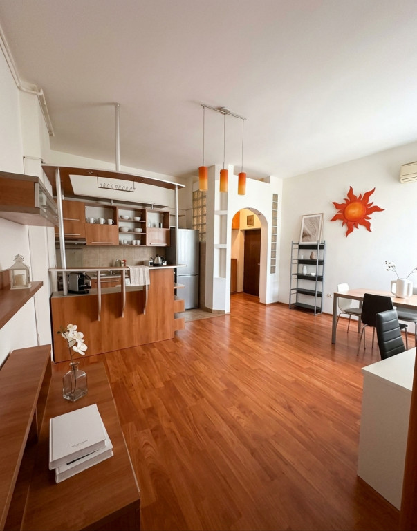 Vand apartament 2 camere langa metrou
