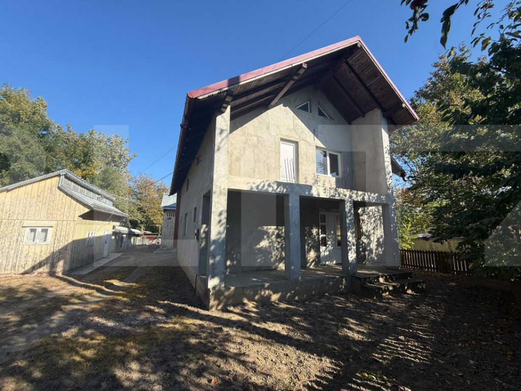Casă individuală P+M 170mp utili , teren 2433mp - Com. Cor