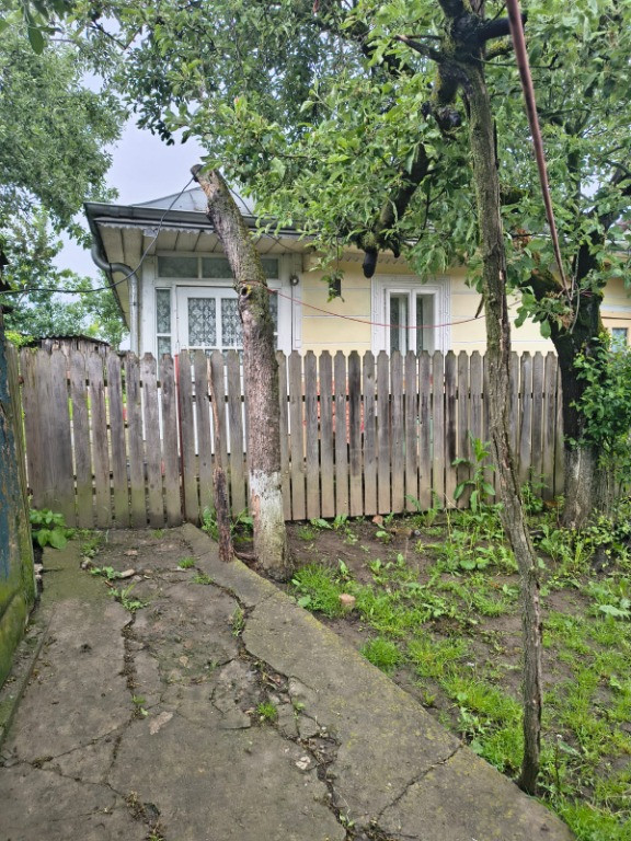 Casa cu 3100mp teren drept zona frumoasa la Zaicesti