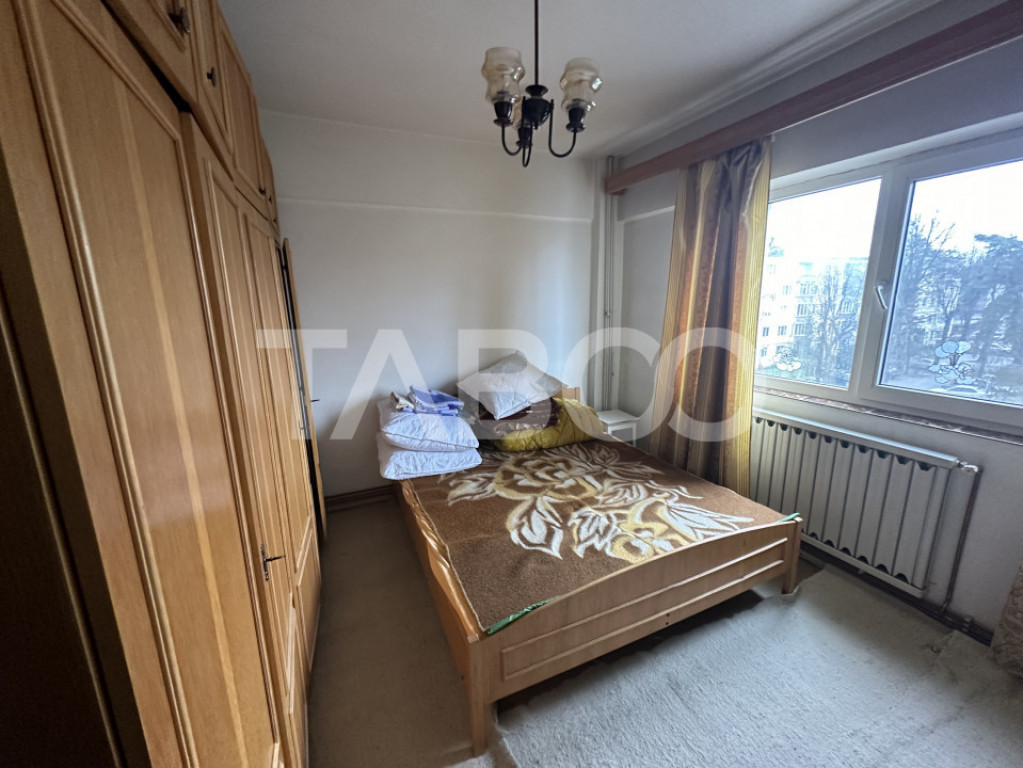 Apartament de inchiriat 2 camere decomandat etaj 3 mobilat