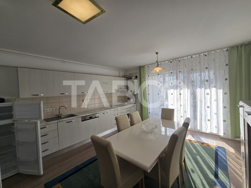 Apartament 3 camere 73 mpu balcon 6 m loc de parcare zona Tu