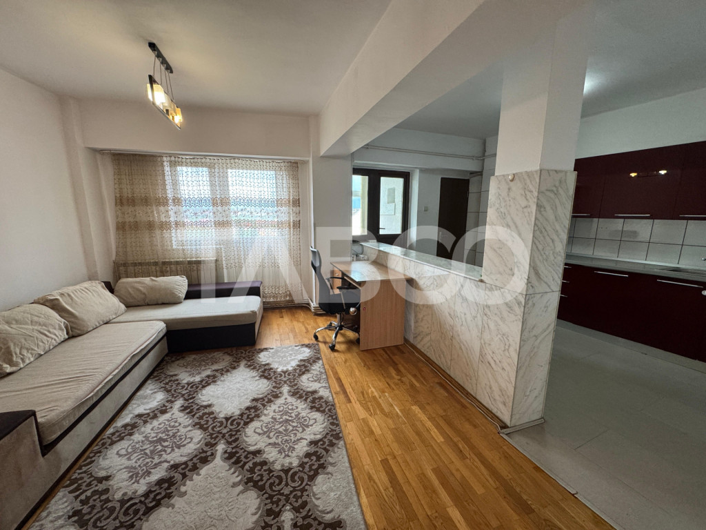 Apartament de inchiriat cu 5 camere 2 bai bloc cu lift Turni