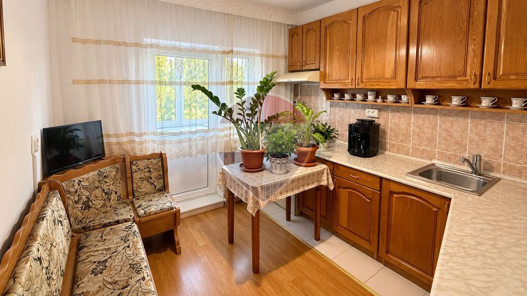 Apartament cu 2 camere decomandat + garaj + boxa
