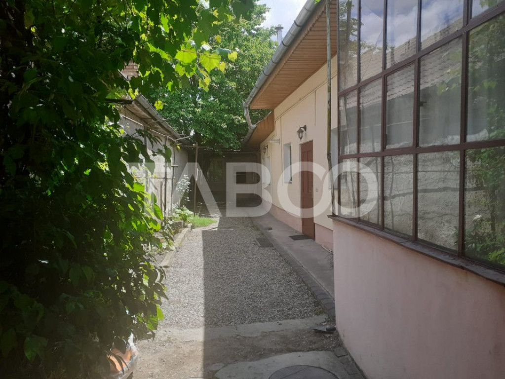 Casa 4 camere de vanzare zona Negoiu singur in curte