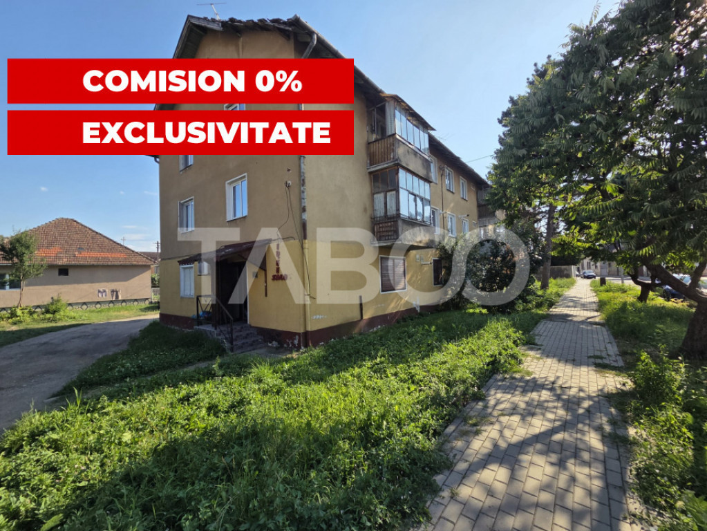 Apartament 2 camere semidecomandate la parter de vanzare Tit