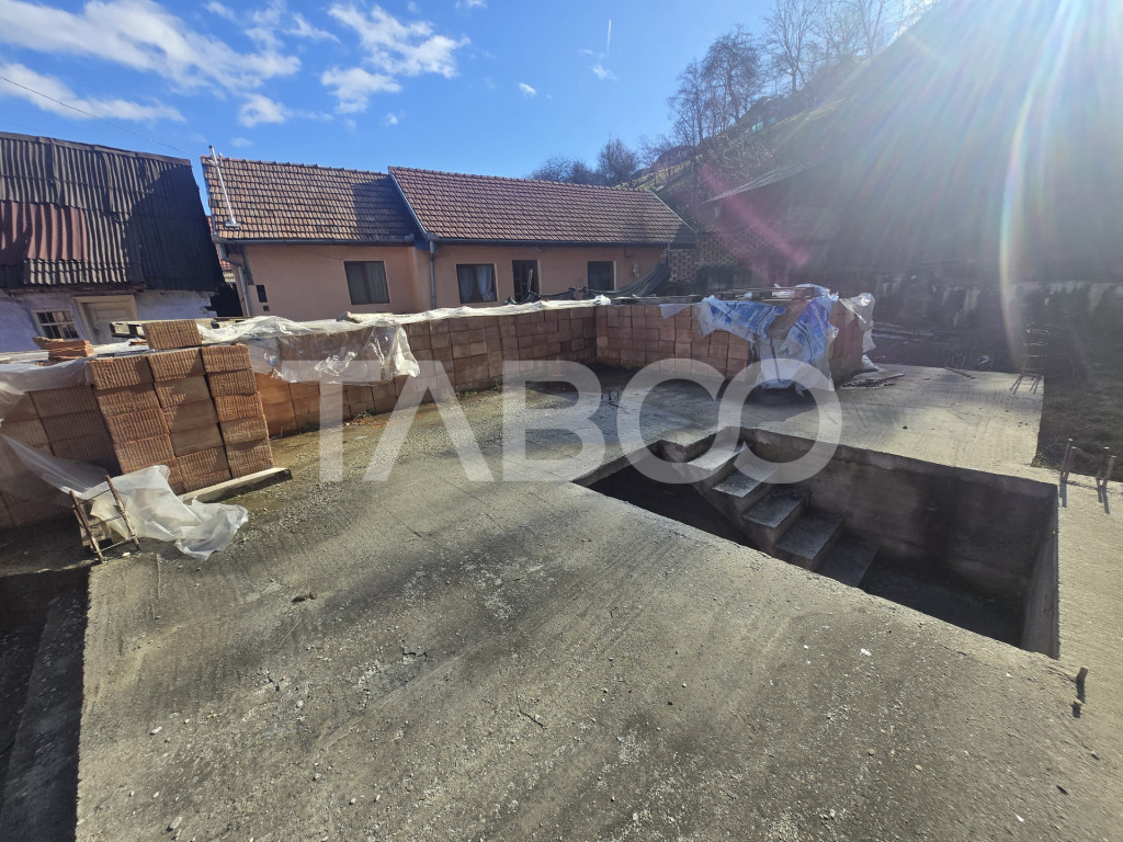Teren de vanzare 436mp intravilan fundatie si cu proiect cas
