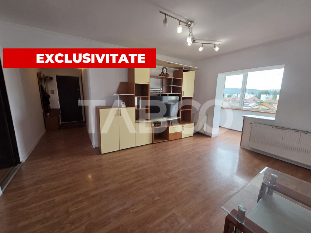 Apartament 3 camere decomandat de vanzare zona Campului supr