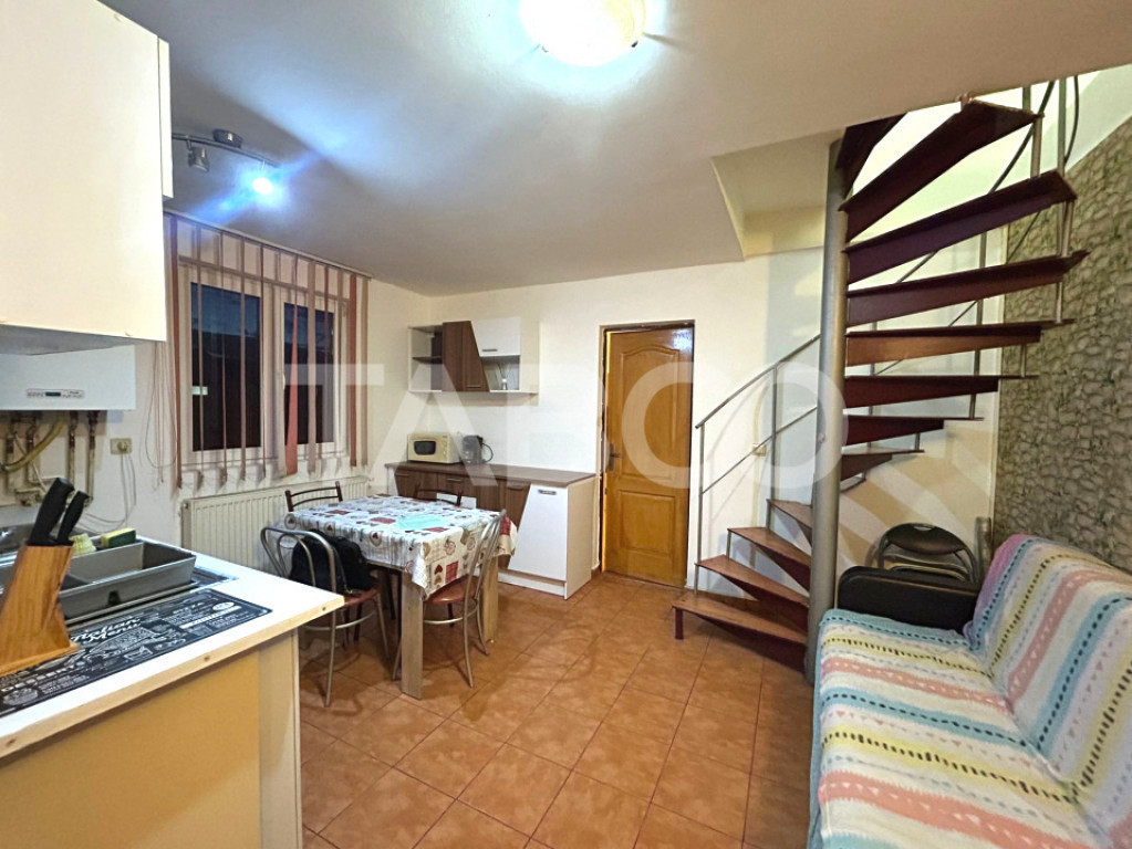 Apartament la mansarda de vanzare 4 camere decomandate Rahov