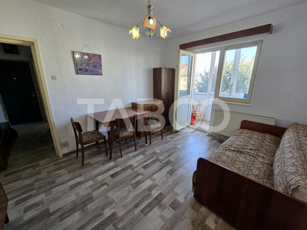 Apartament 2 camere de vanzare cu balcon in zona Ciresica di