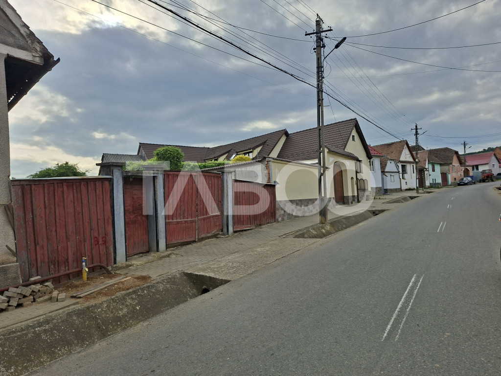 Casa individuala de vanzare in Poplaca -acces auto si strada