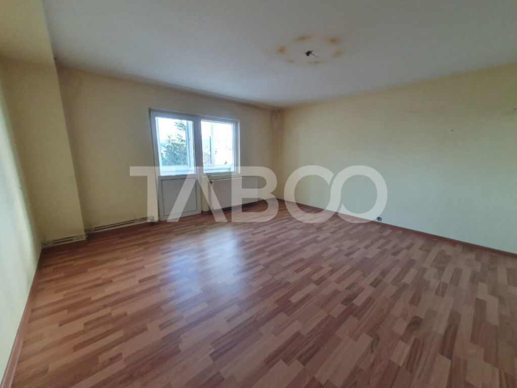 Apartament 3 camere decomandat 80 mp + 2 balcoane zona Teiul