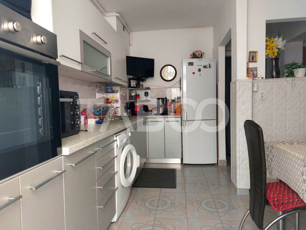 Apartament 62 mp 3 camere etaj 3 balcon pivnita Piata Noua C