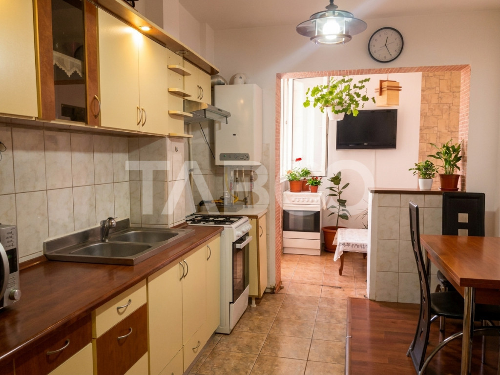 Apartament decomandat 3 camere 2 bai etaj 3 balcon zona bun