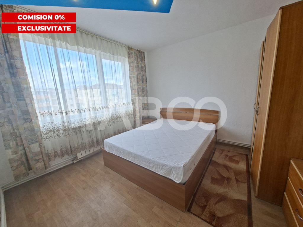 Apartament cu pivnita 4 camere etaj intermediar zona Strand